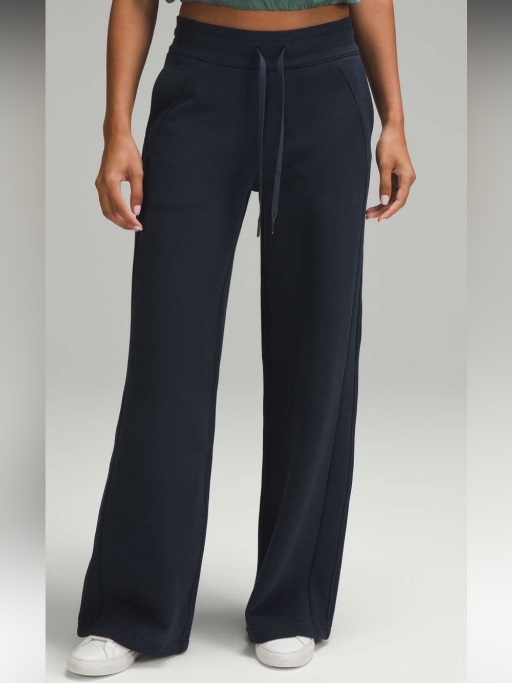 Lululemon Scuba Mid-Rise Wide-Leg Pant *Full Length Size 8